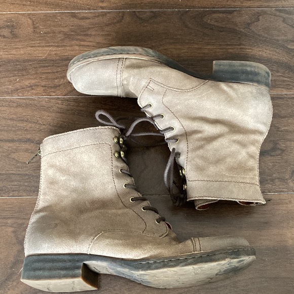 BORN Lace Up Boots - Size 10 - Picture 5 of 5